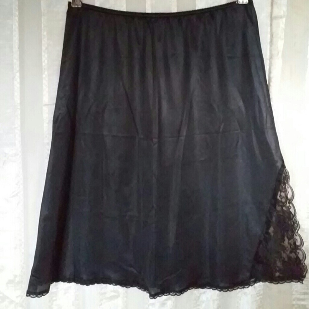 Maidenform Women's Black Half Slip